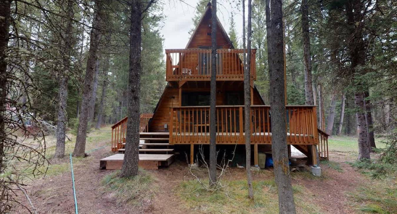 Welcome to Creekside Cabin located in Yale Creek Subdivision.