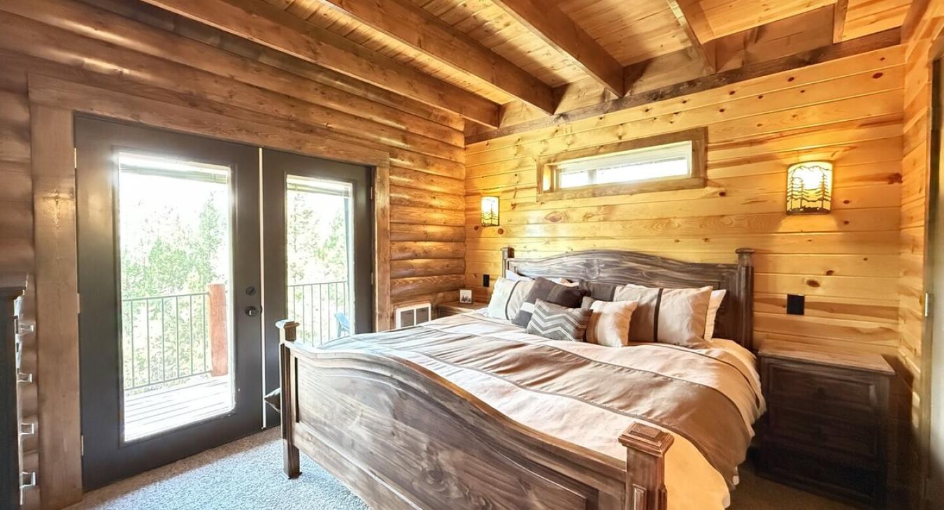 This bedroom is equipped with a King size bed.