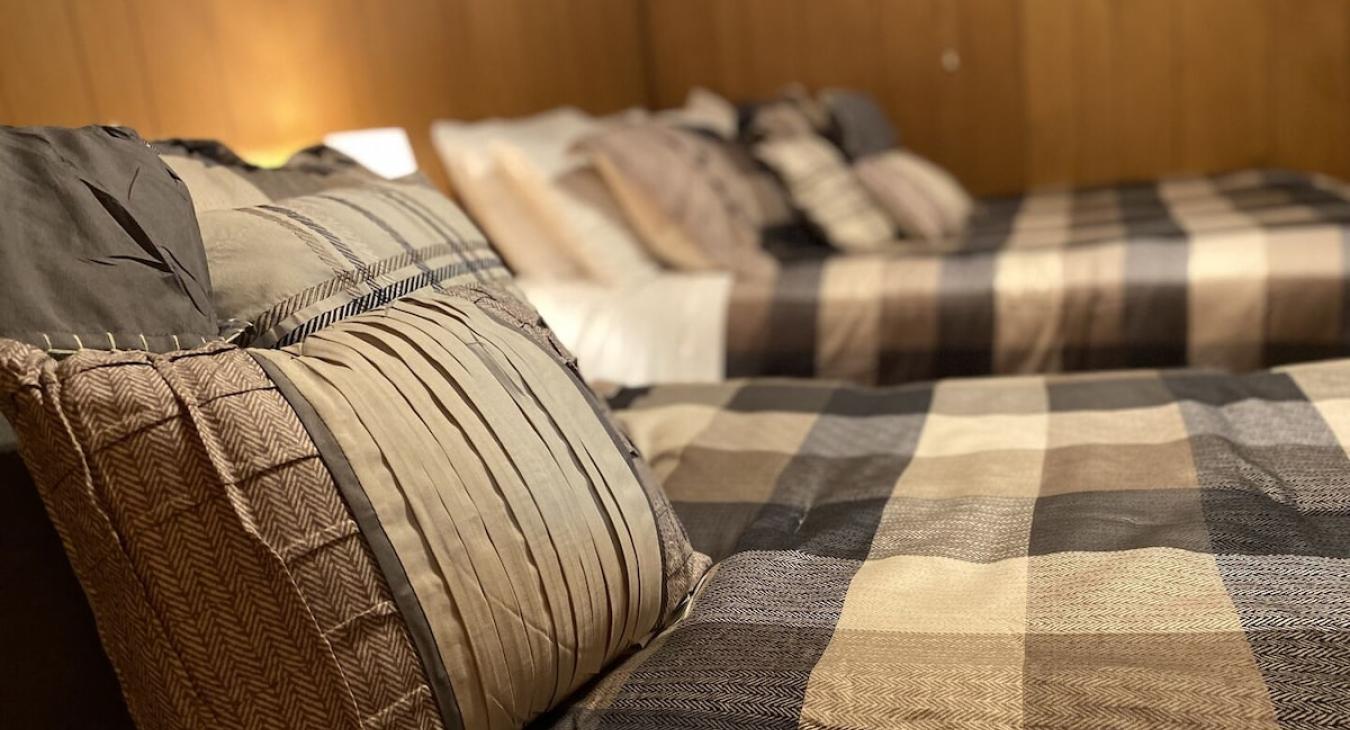 Second bedroom with 2 twin beds. Perfect for 2 people.