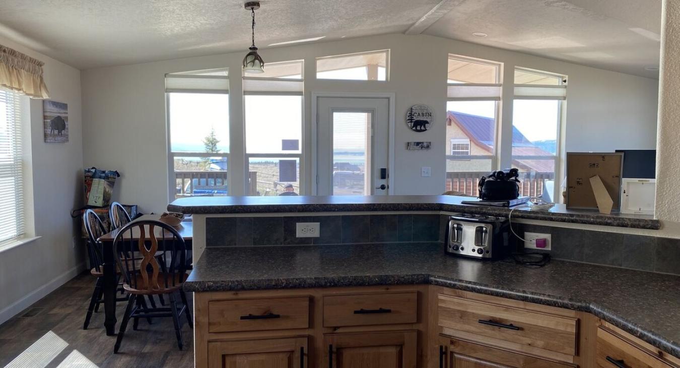 Lots of large windows that illuminate the cabin.
