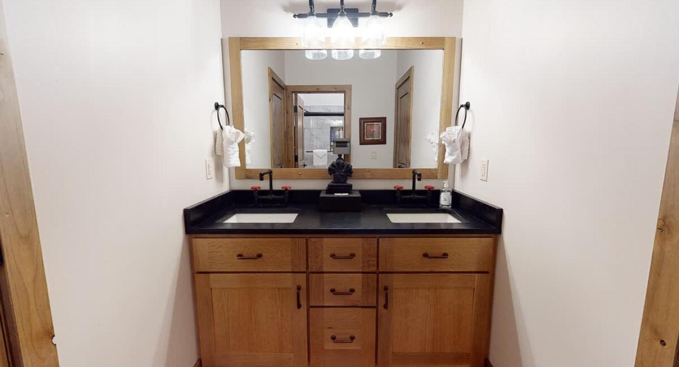 Second Jack and Jill bathroom vanity.