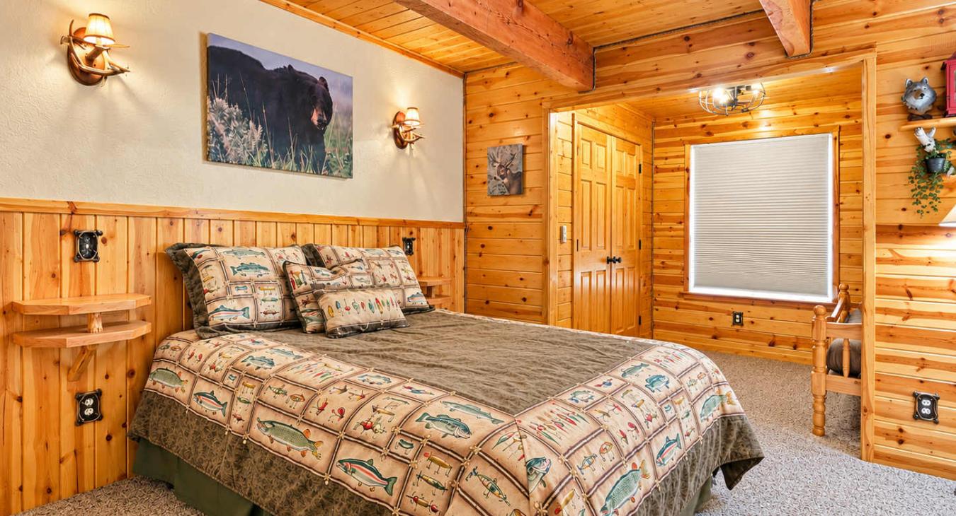 This is a spacious bedroom on the main level with a queen bed and a nook with a twin bed.