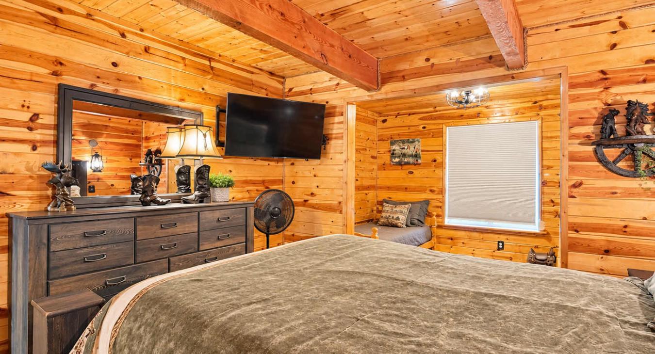 This is a spacious bedroom on the main level with a queen bed and a nook with a twin bed.