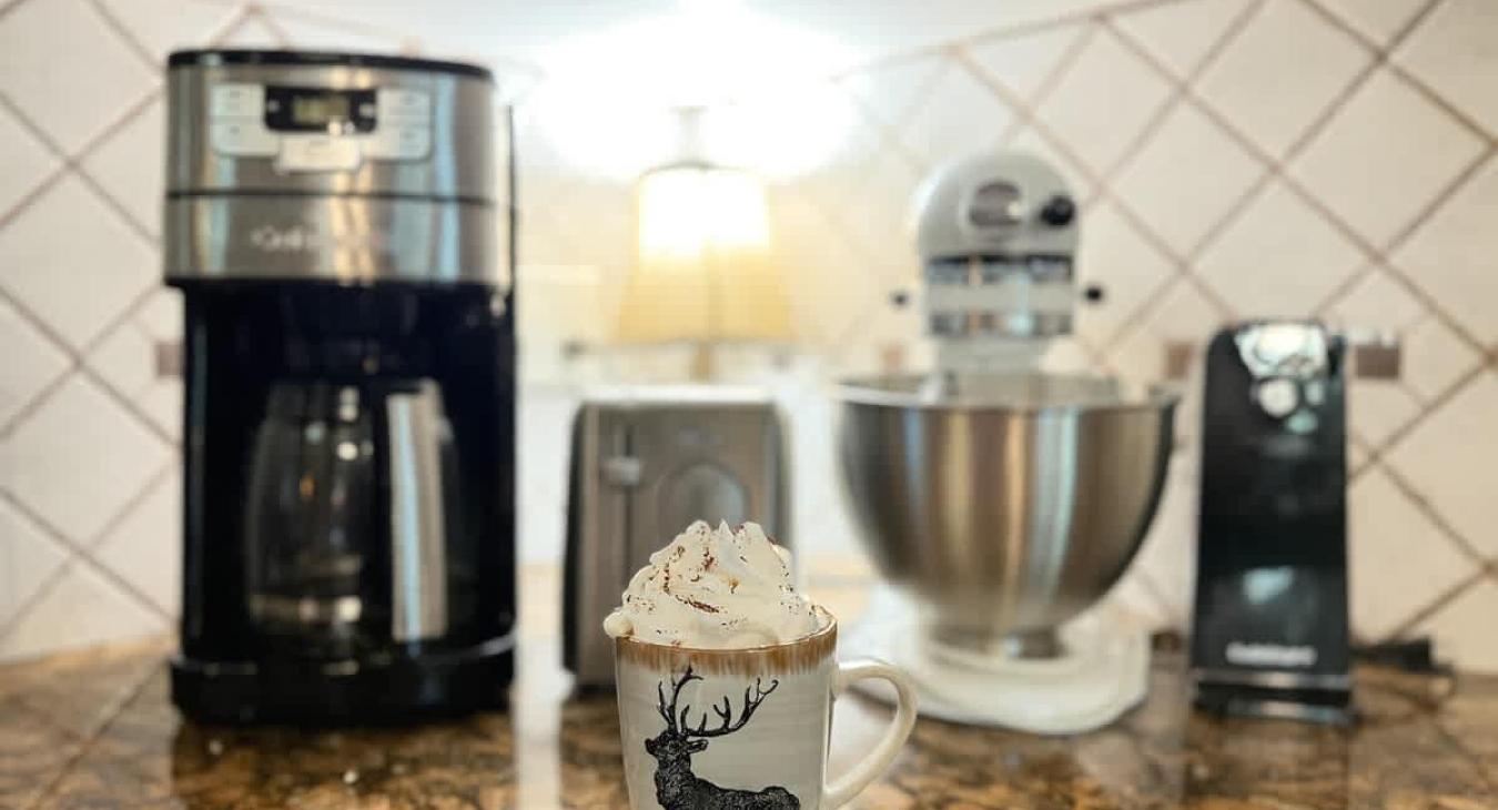 Coffe maker, mixer, toaster and can opener.