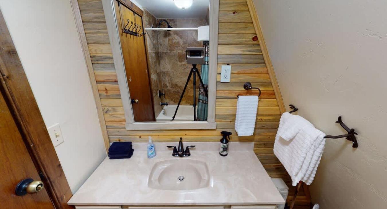 Fresh towels are provided in the bathroom.