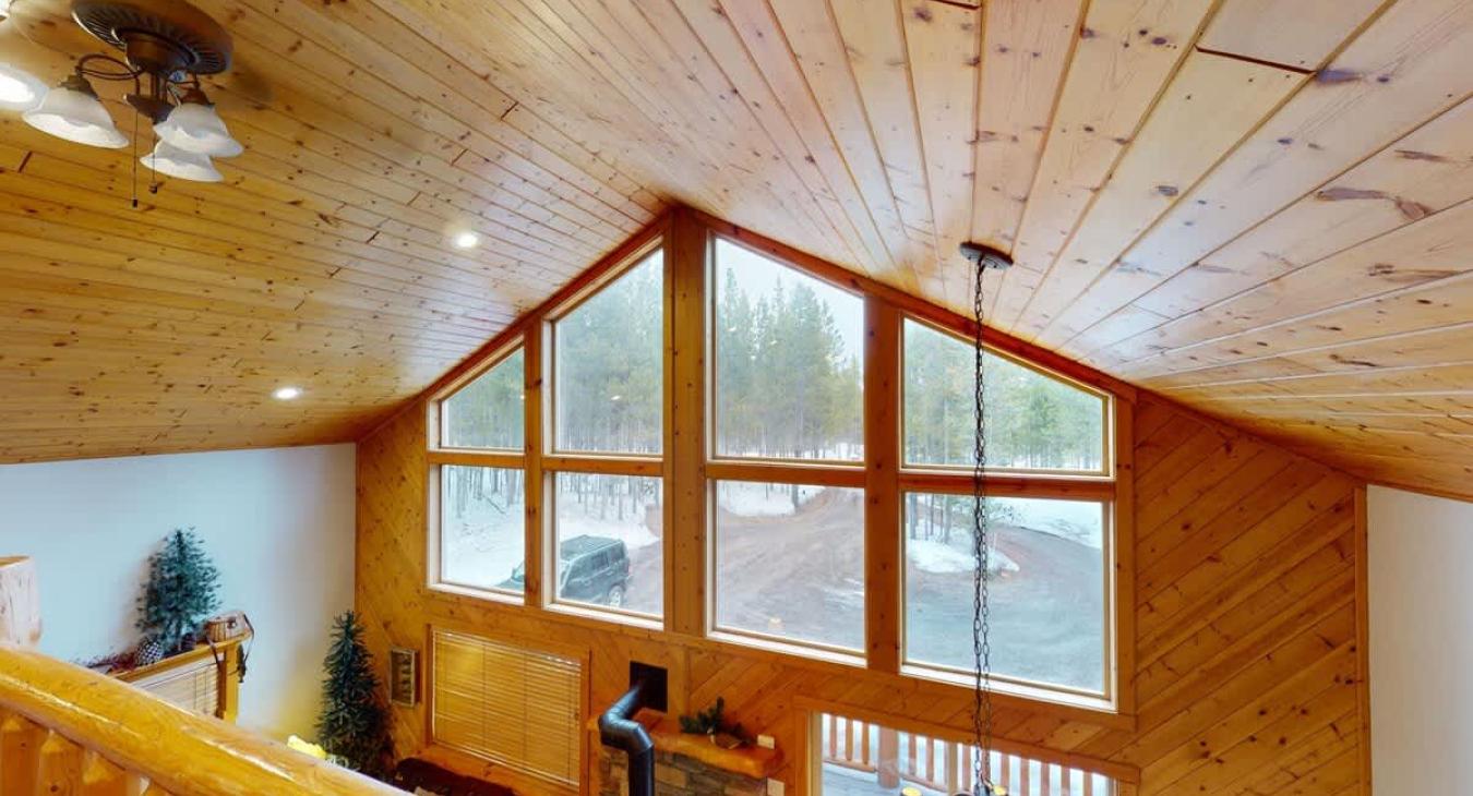 Large windows to enjoy the scenic views of the cabin.