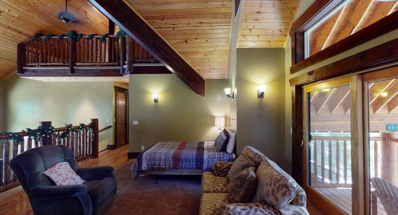 This cabin is able to sleep up to 18 guests.