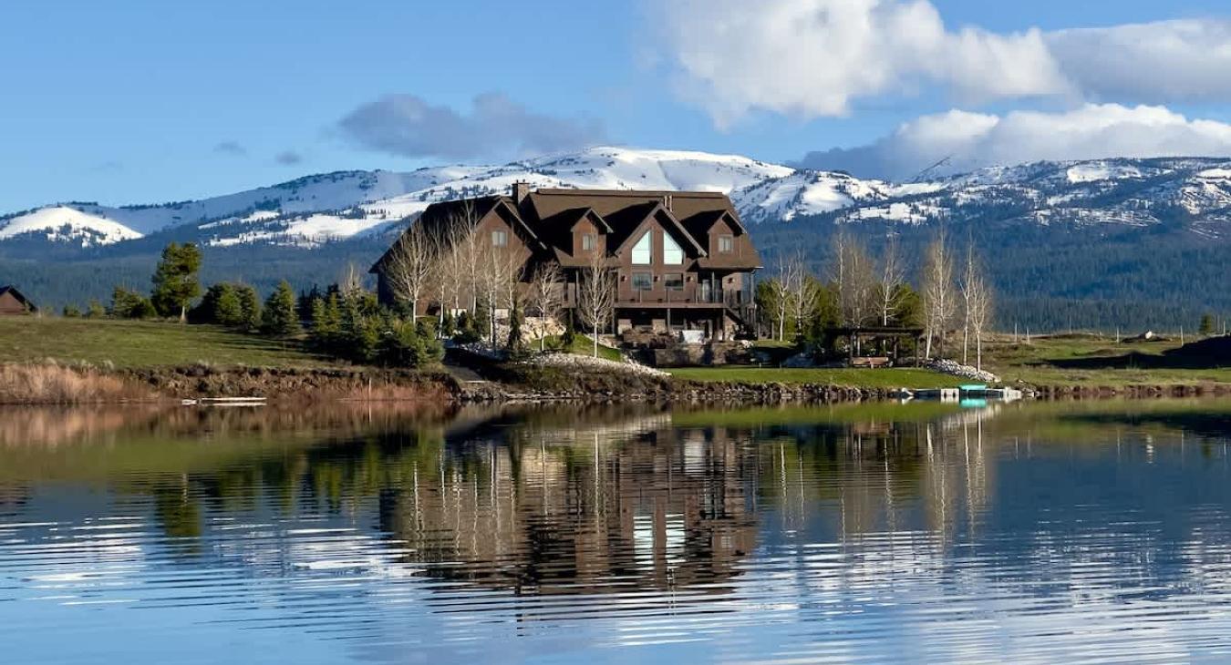 Welcome to West of Yellowstone Lodge.