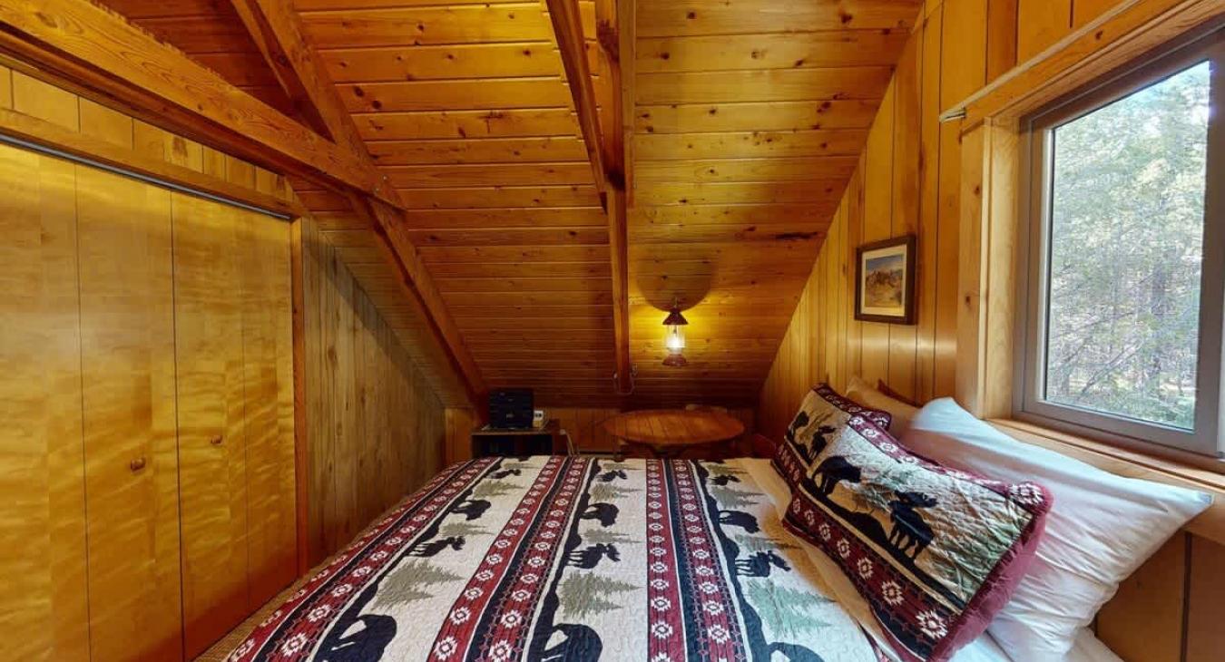 This bedroom sleeps up to 3 people.