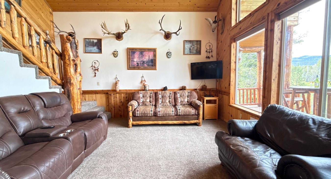 40 MI to YNP | Creek Views | Hidden Creek Cabin