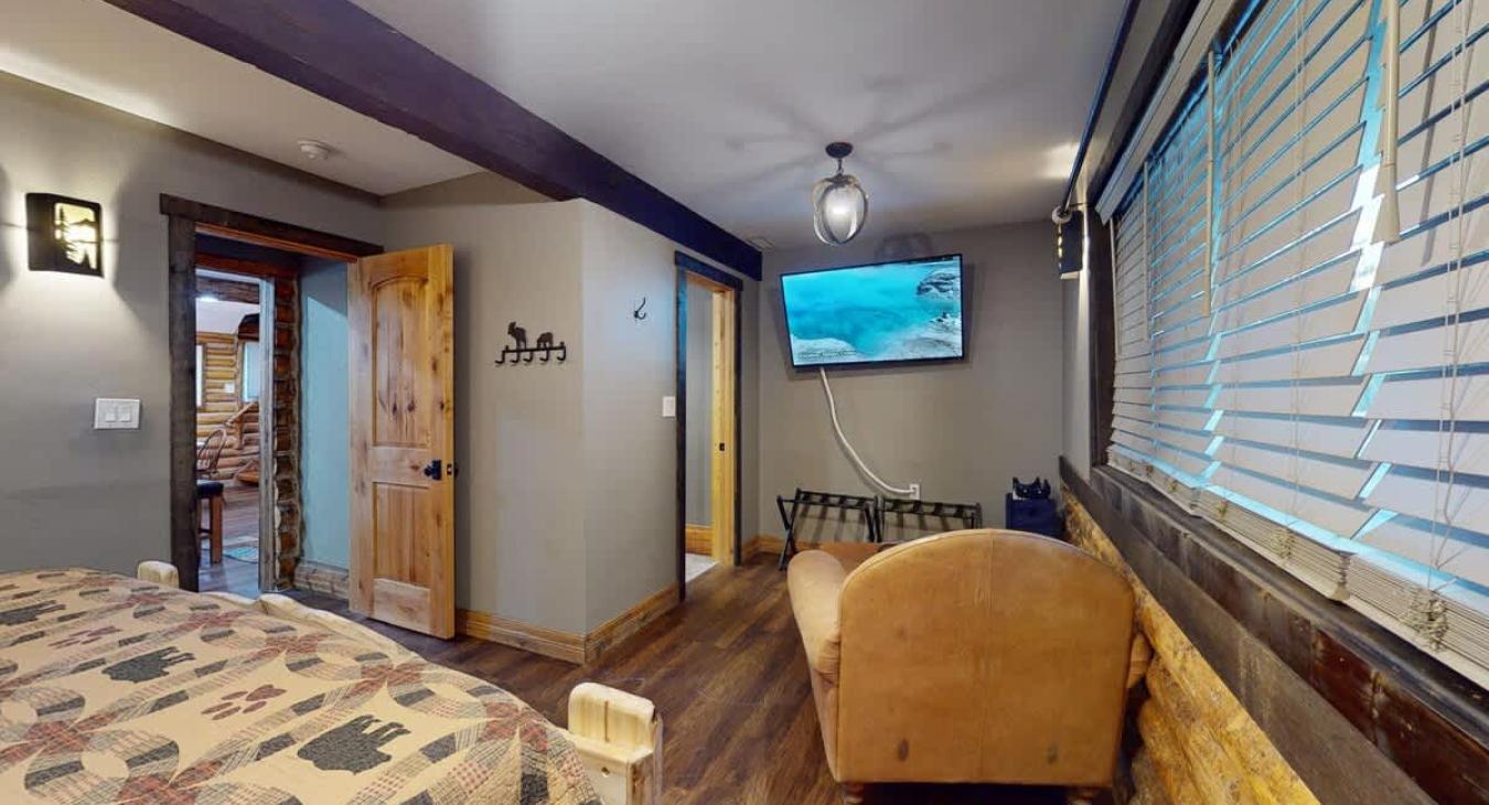 Ensuite bathroom attached to the room.