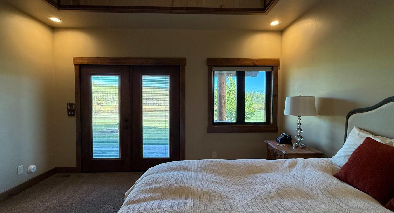 Cozy Cabin | 20 MI to YNP | Walk to Henry’s Lake