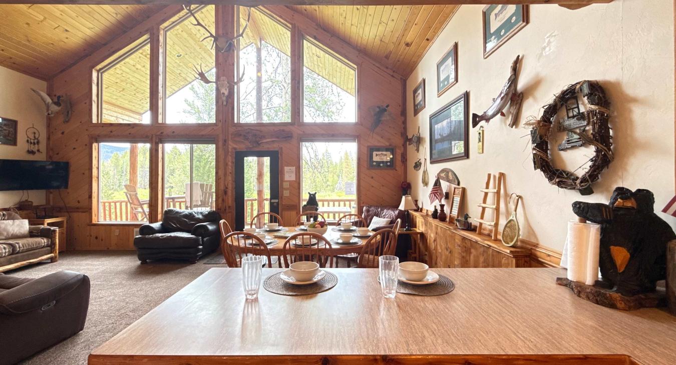 40 MI to YNP | Creek Views | Hidden Creek Cabin