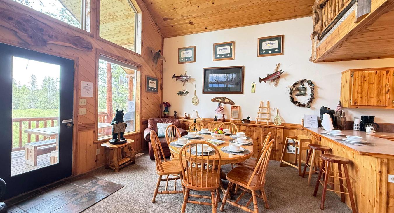 40 MI to YNP | Creek Views | Hidden Creek Cabin