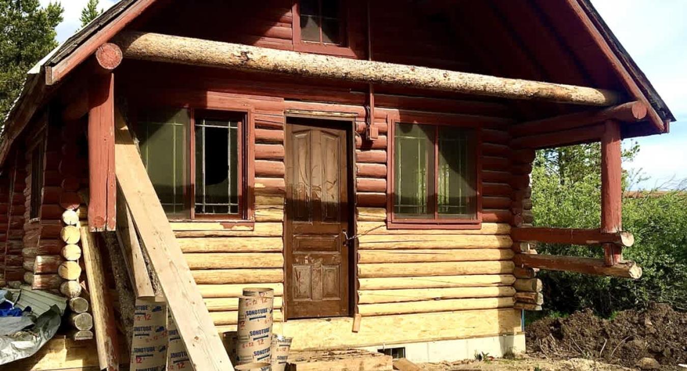 The original Macks Inn Cabin before moving to Ponds Lodge.