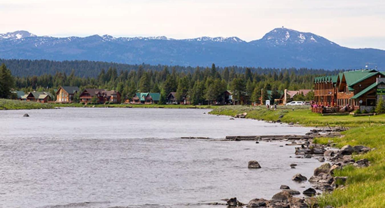 Beautiful landscapes nearby to enjoy during your trip.