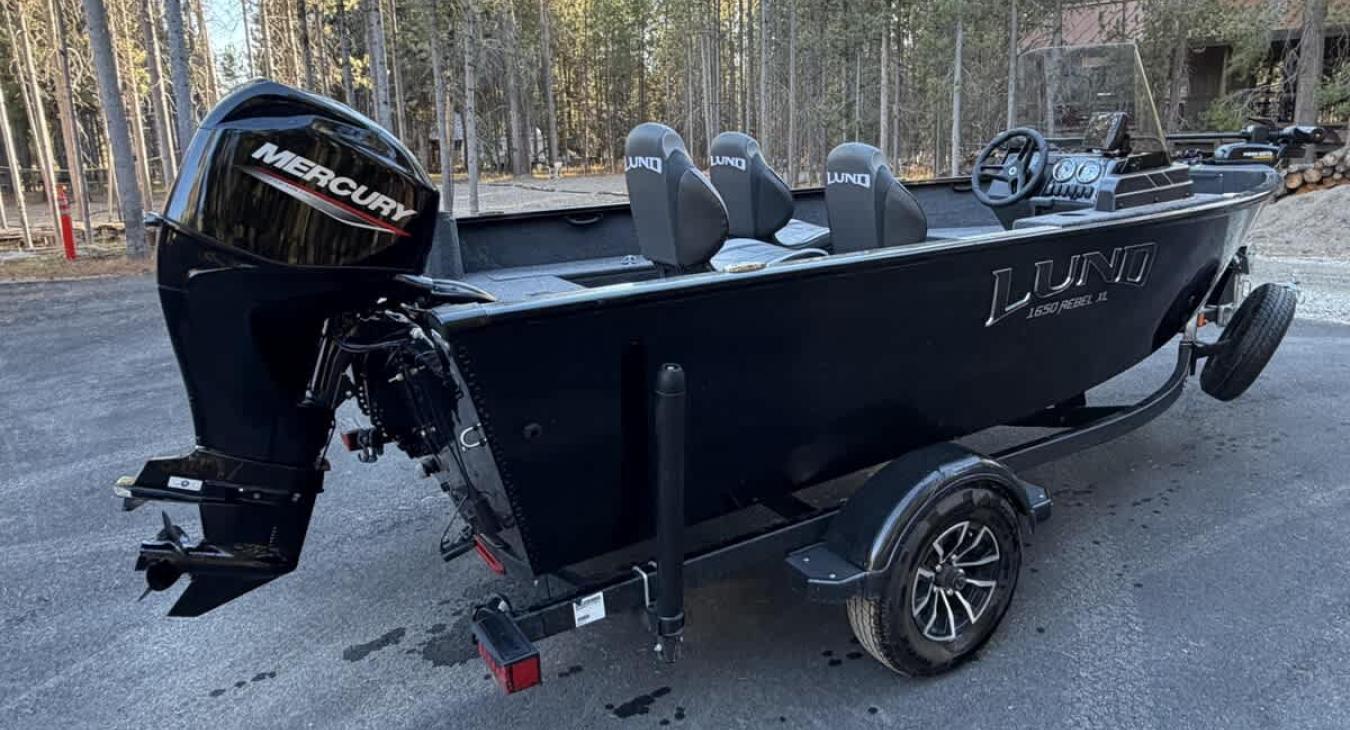 Rent this boat along with the Edelweiss Lodge 