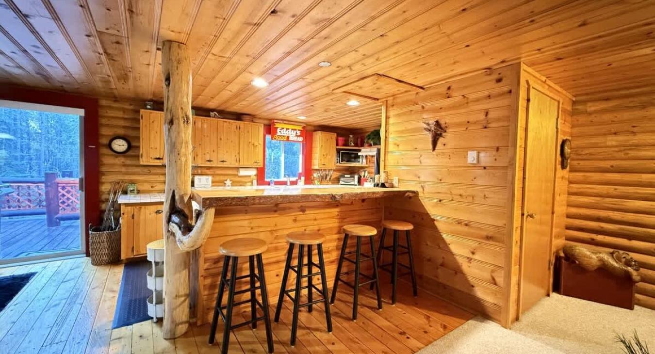 Kitchen and dining room area. 4 bar stools for more seating.