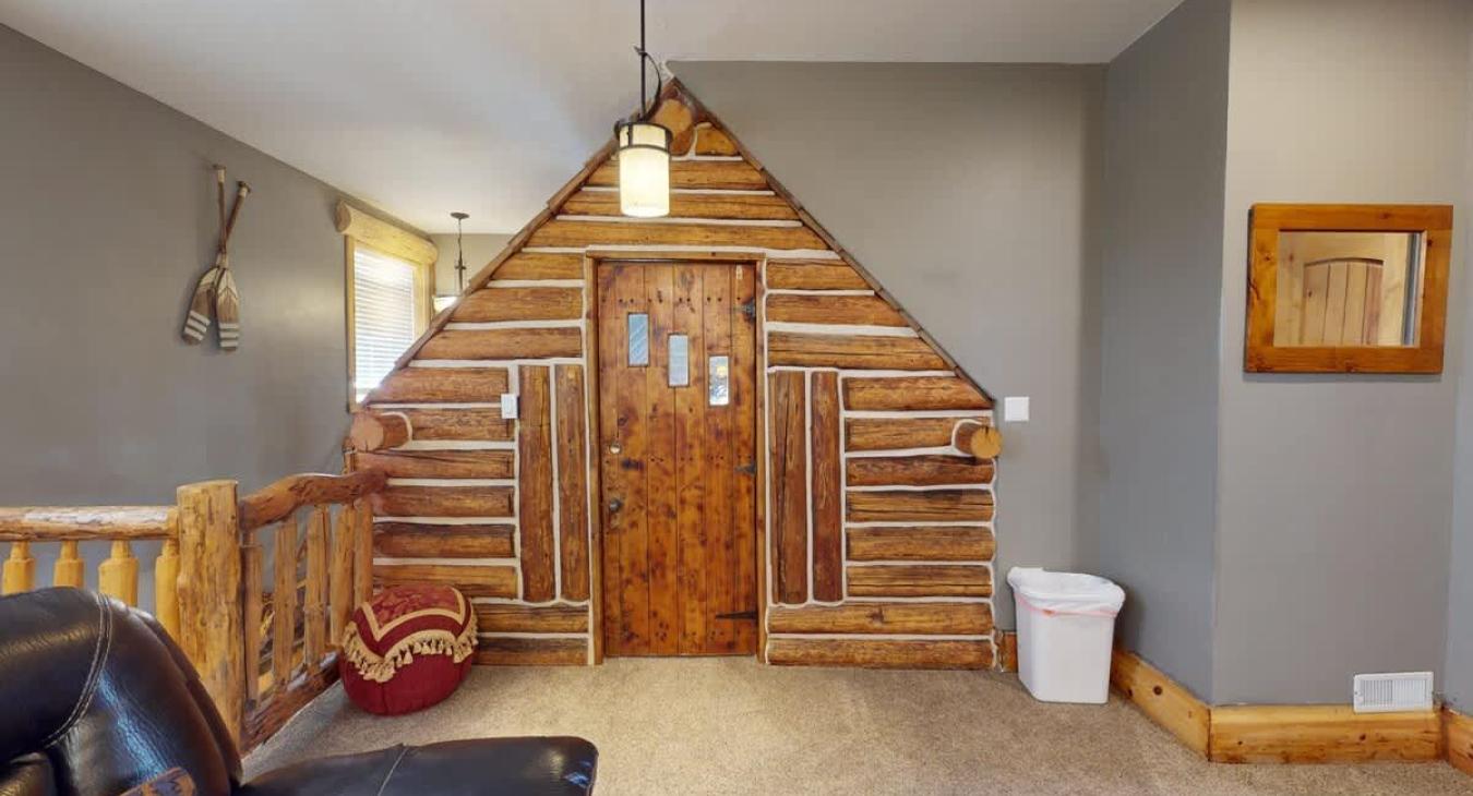 Upstairs loft with seating.