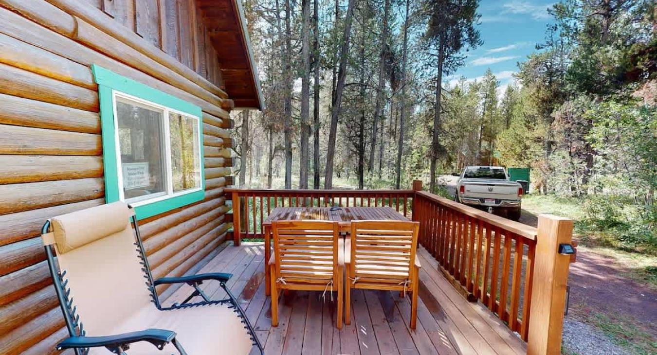 Deck area with table and chairs to enjoy the scenery.