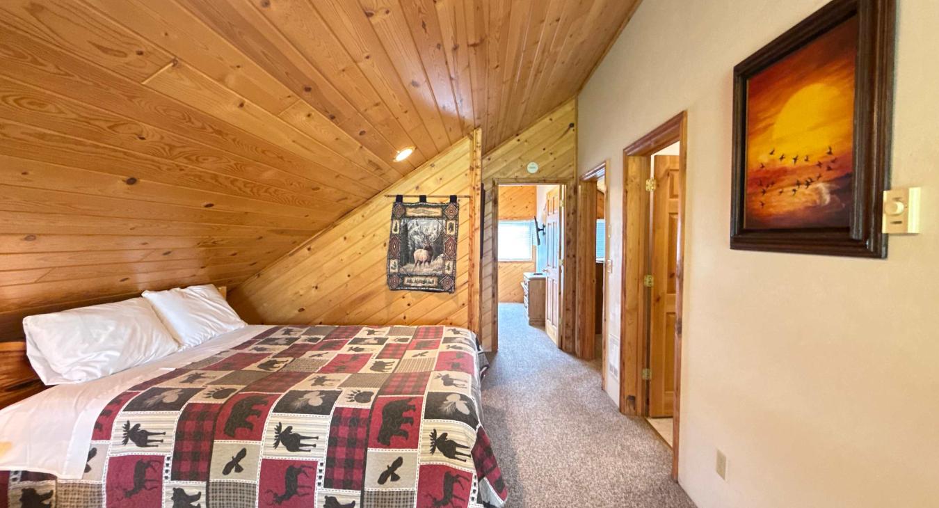 40 MI to YNP | Creek Views | Hidden Creek Cabin
