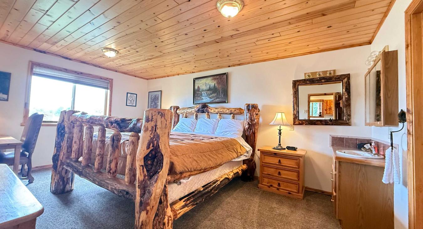 40 MI to YNP | Creek Views | Hidden Creek Cabin