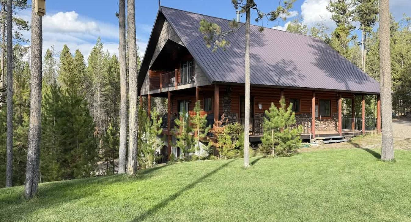 Lady D Chalet has a nice yard area for your kids to play outside games.