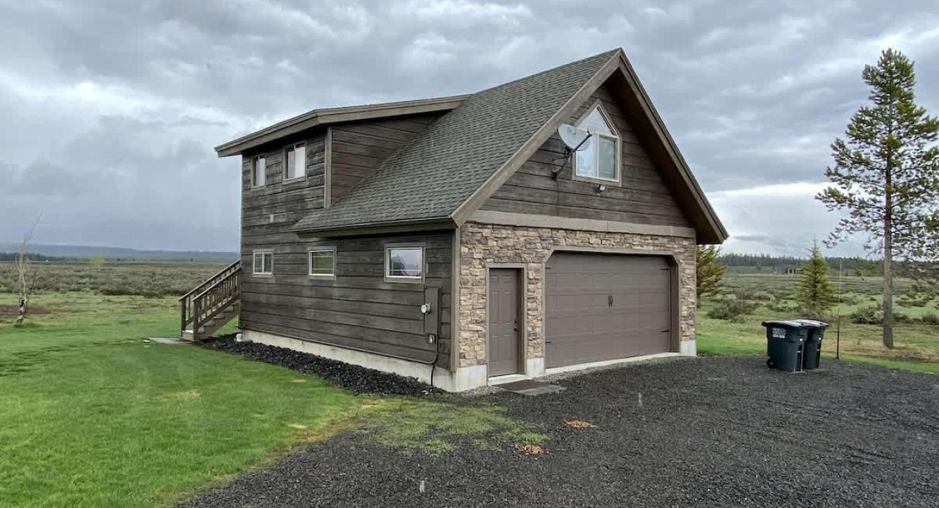 This cabin offers a garage apartment with a sleeping area and bathroom upstairs.