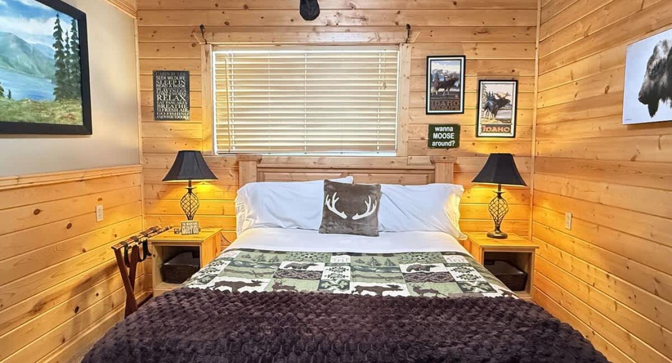 Enjoy the natural light from the window to enjoy the landscape of Island Park.