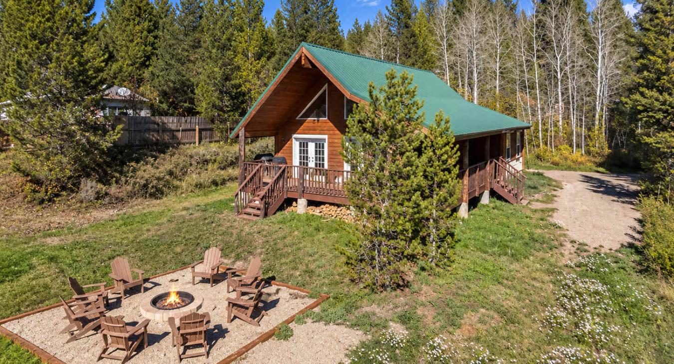 Arial view of the cabin.