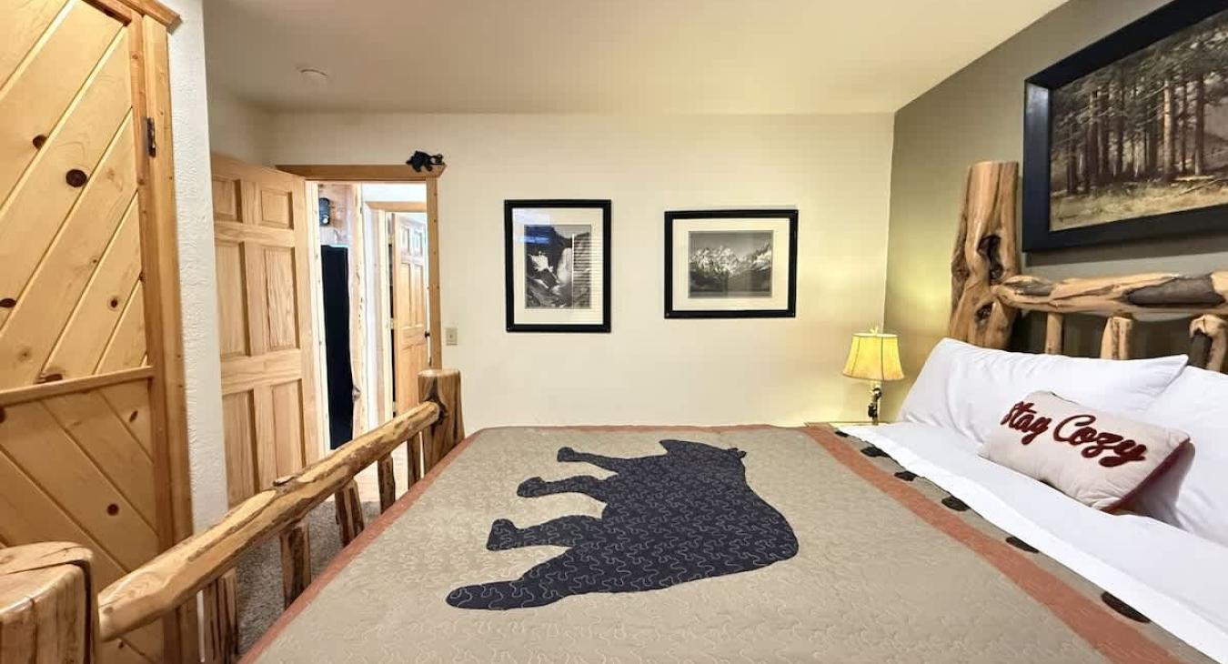 This room comfortably sleeps 2 people.