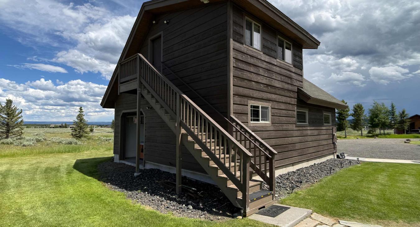 This cabin offers a garage apartment with a sleeping area and bathroom upstairs.