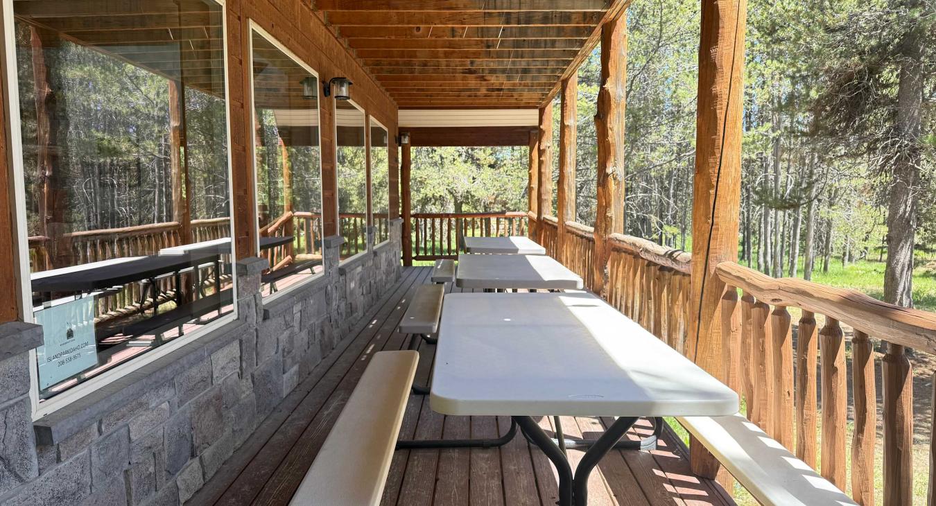 The Front Deck has 2 Picnic Tables to enjoy each others company outside.