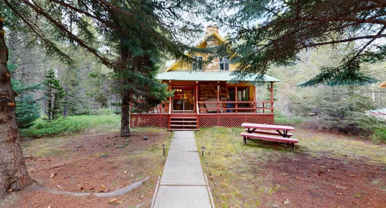 Welcome to Cozy Twin Pines located on Bill's Island.
