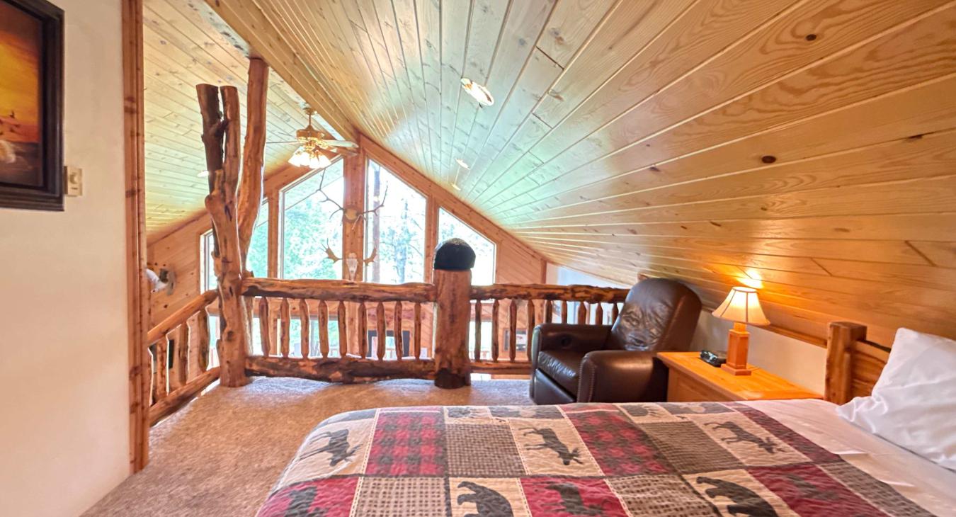 40 MI to YNP | Creek Views | Hidden Creek Cabin