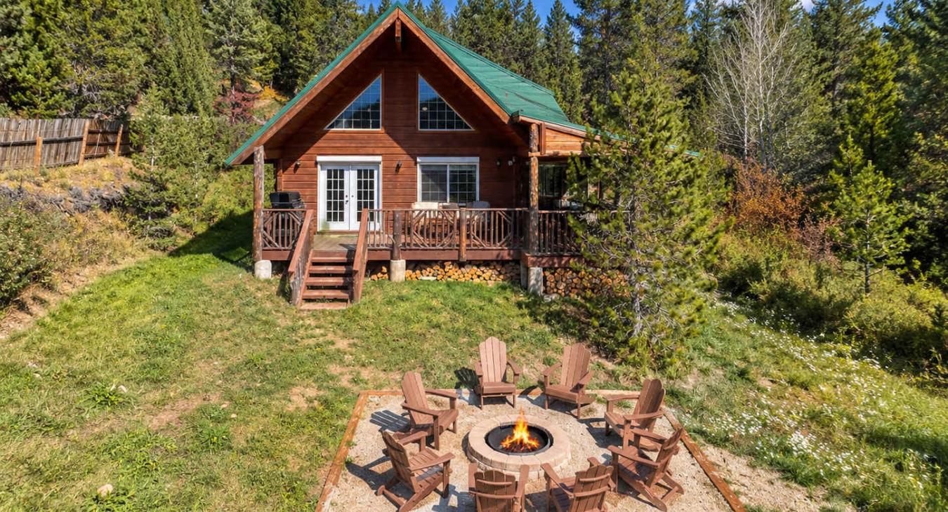 View of the cabin and fire pit. There are 3 cabins close to this property. It is not secluded. 