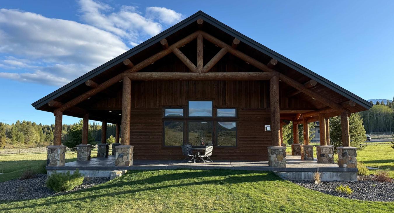 Cozy Cabin | 20 MI to YNP | Walk to Henry’s Lake