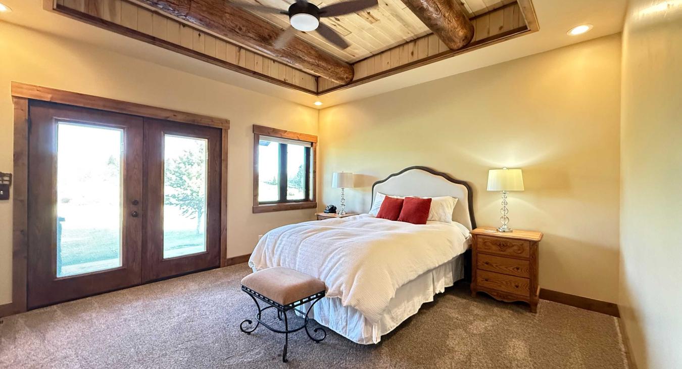 Cozy Cabin | 20 MI to YNP | Walk to Henry’s Lake