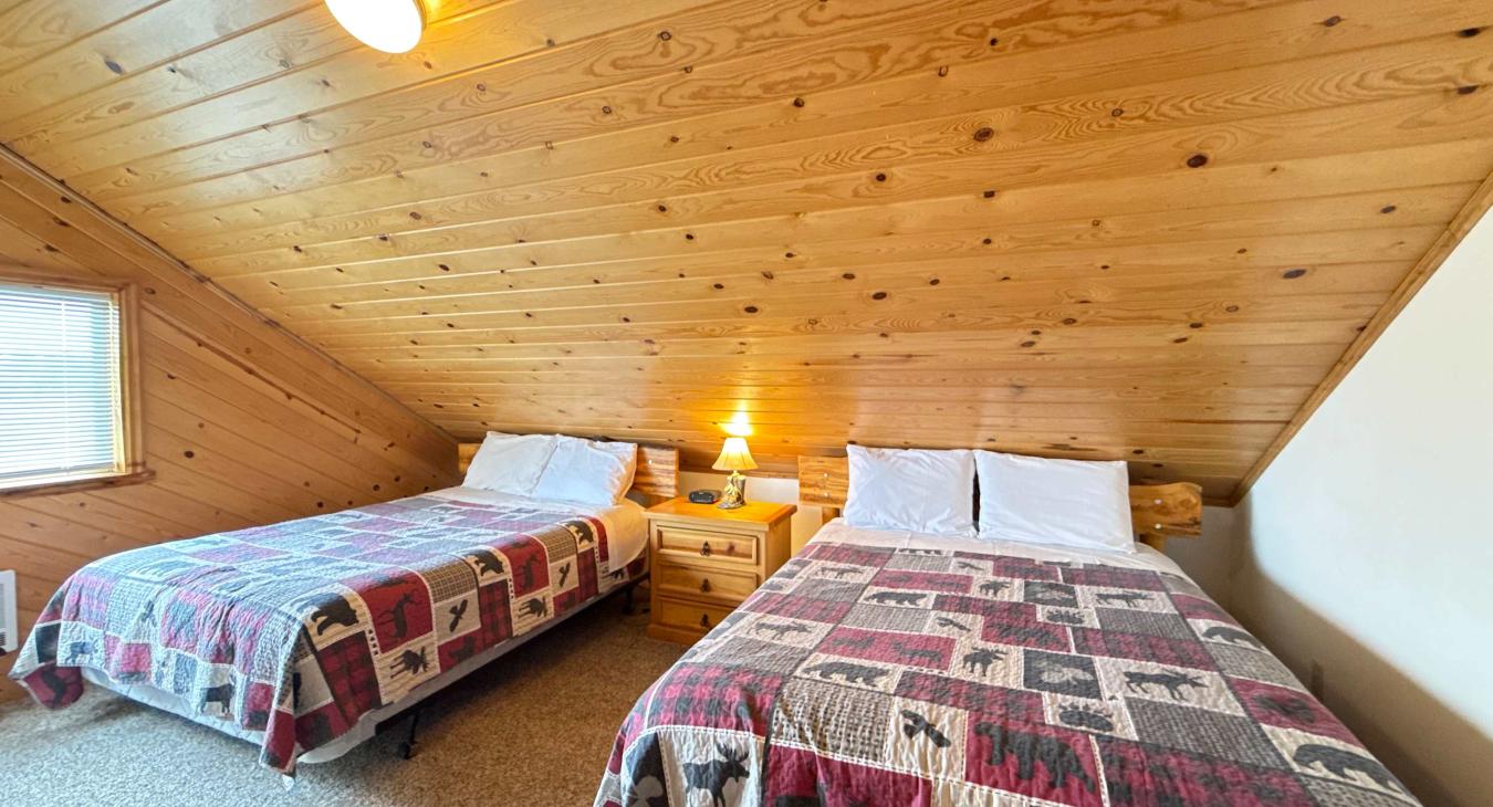 40 MI to YNP | Creek Views | Hidden Creek Cabin