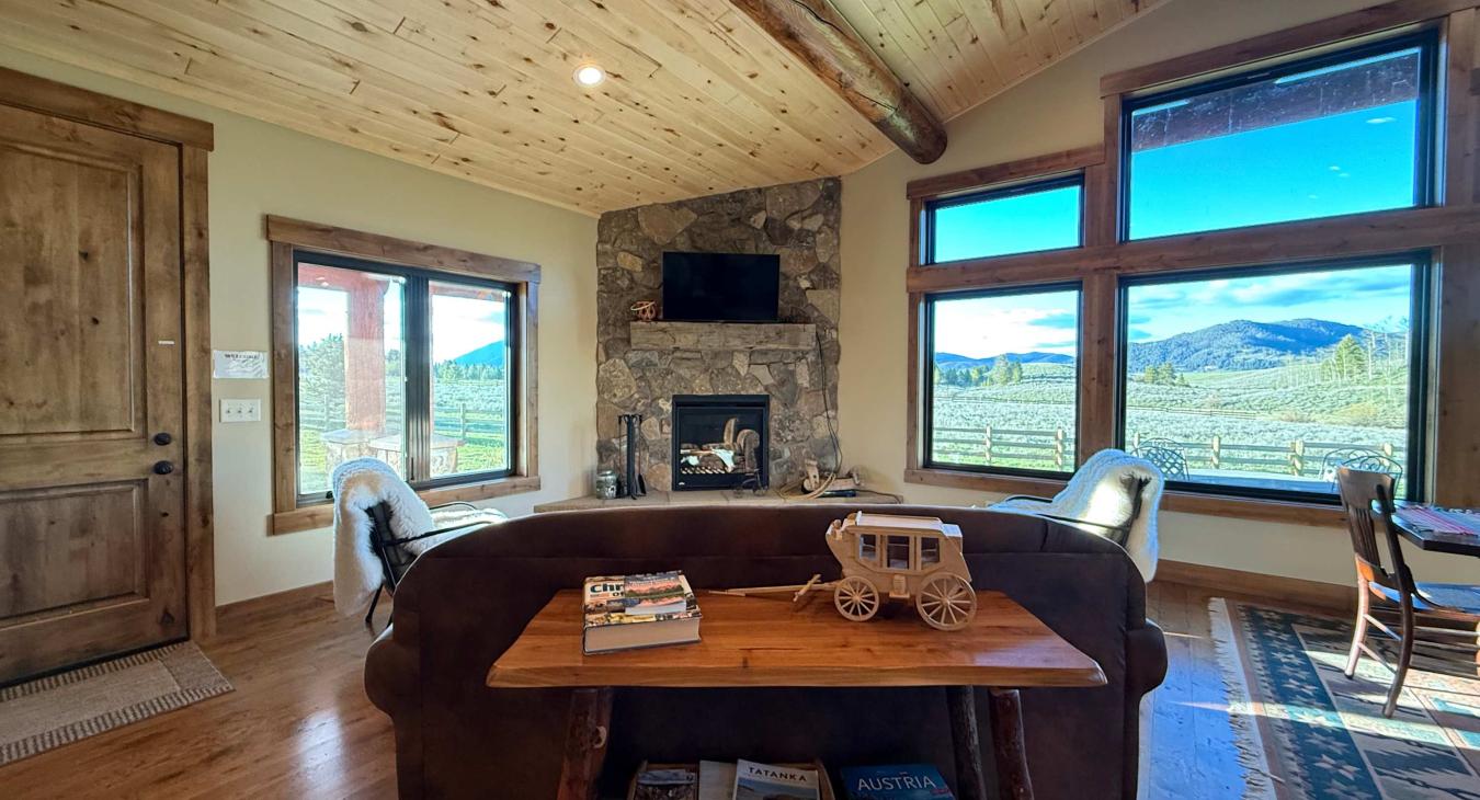 Cozy Cabin | 20 MI to YNP | Walk to Henry’s Lake