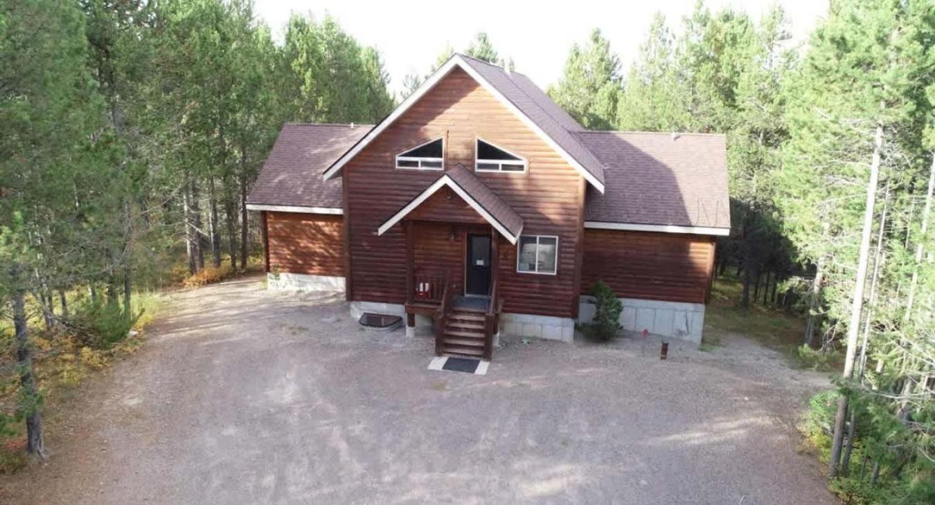 We hope you enjoy your stay at Huckleberry Retreat.