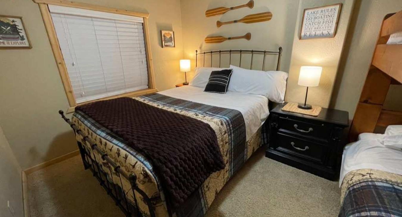 19 Guests | Hot Tub | Fire Pit | 32 Miles YNP