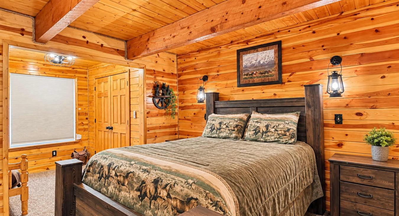 This is a spacious bedroom on the main level with a queen bed and a nook with a twin bed.