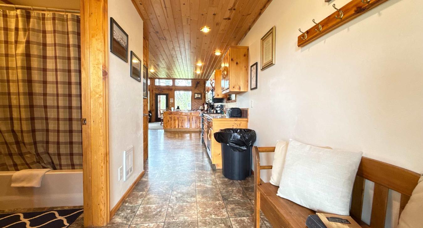 40 MI to YNP | Creek Views | Hidden Creek Cabin