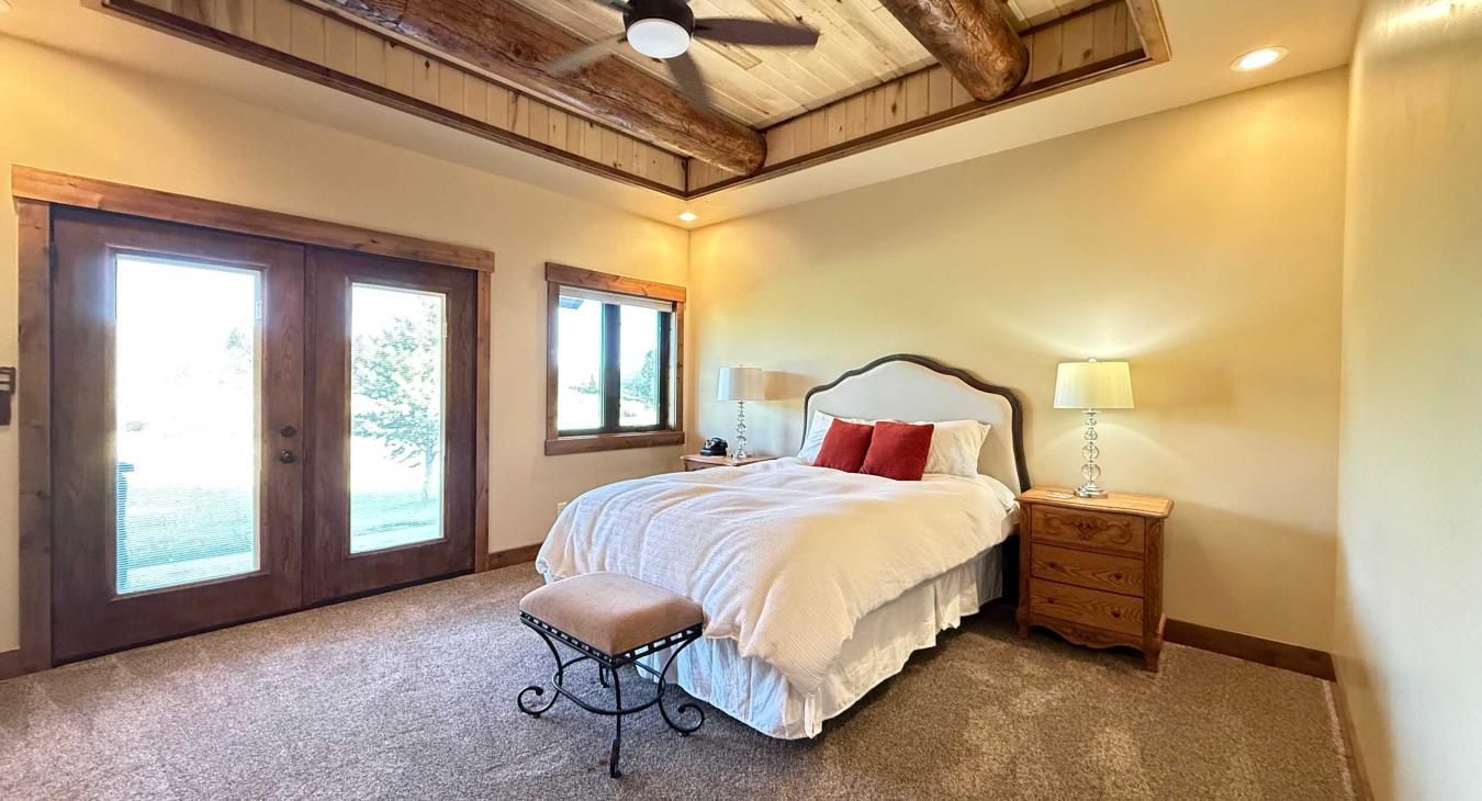 Cozy Cabin | 20 MI to YNP | Walk to Henry’s Lake