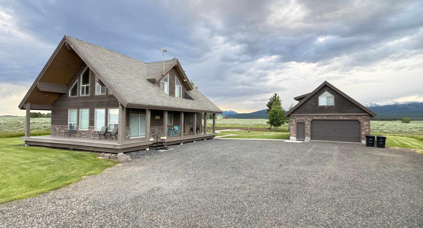 Welcome to Camille's Haven. This cabin is located in the Centennial Shores subdivision of Island Park.