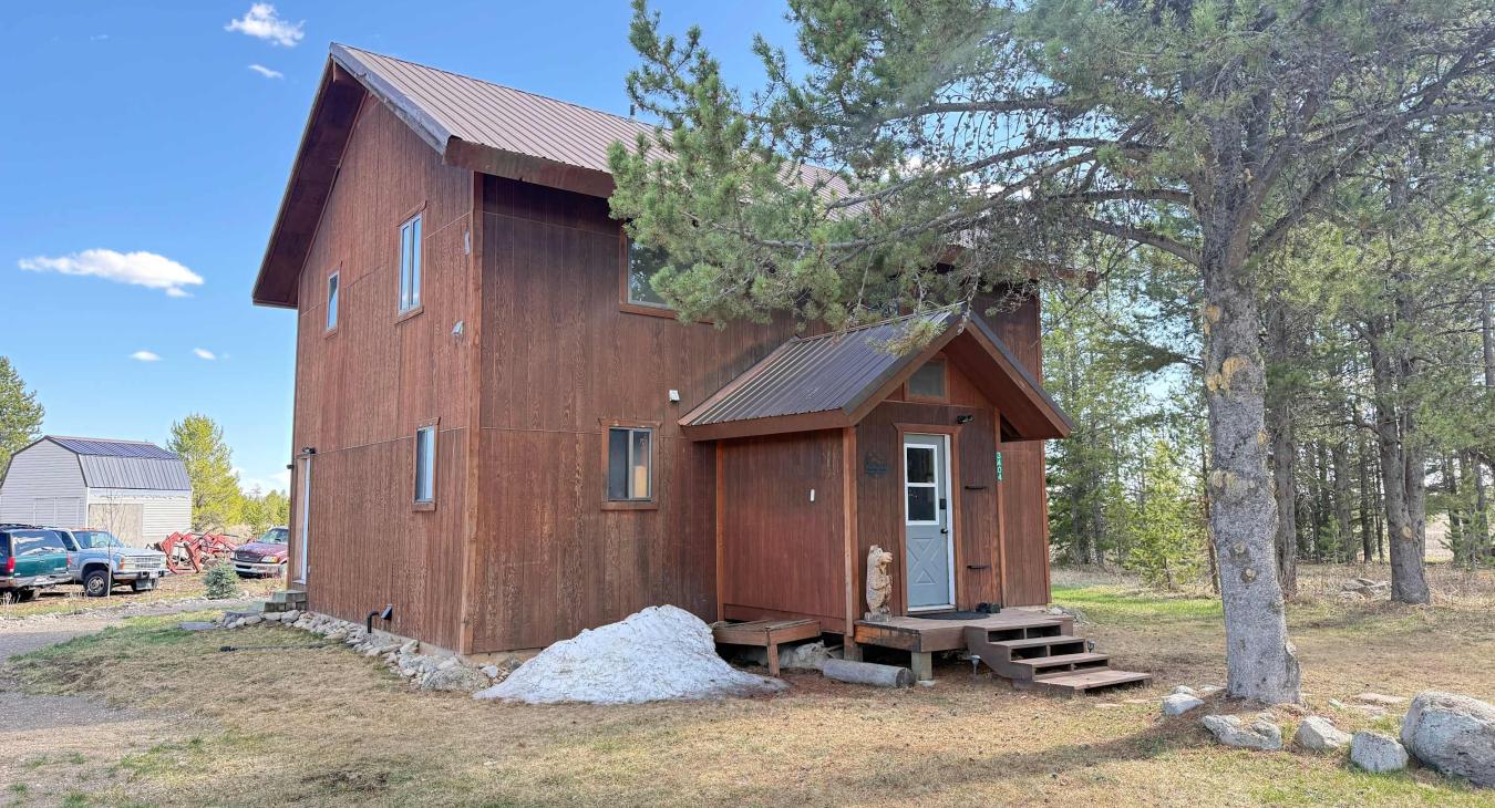 View of the front of the cabin toward the back.
