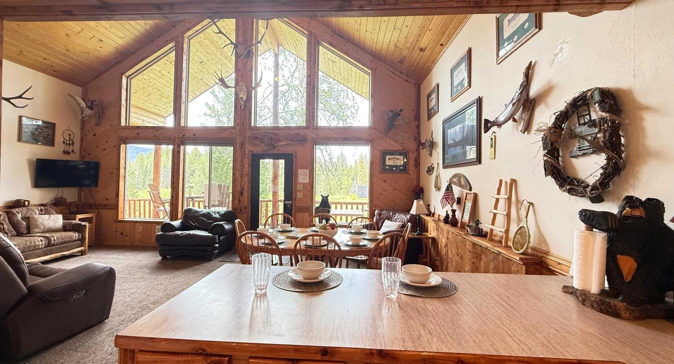 40 MI to YNP | Creek Views | Hidden Creek Cabin