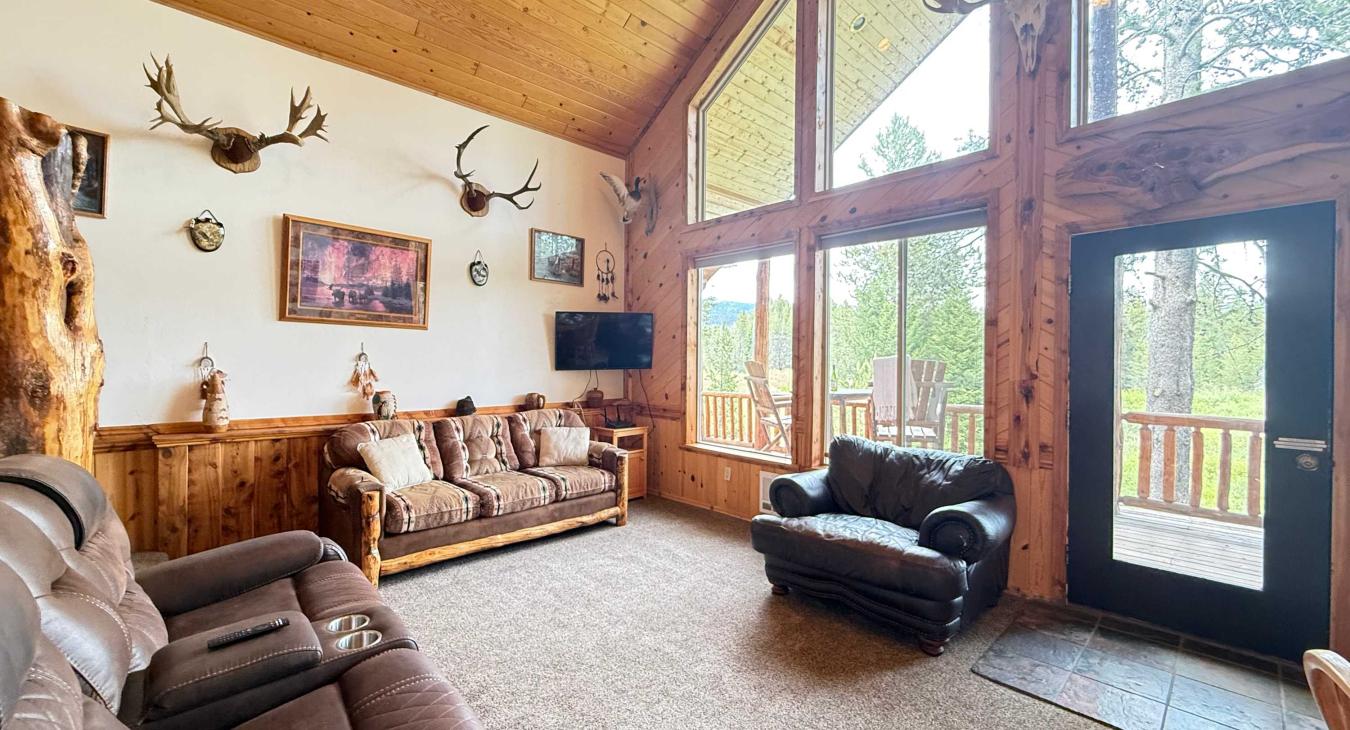40 MI to YNP | Creek Views | Hidden Creek Cabin