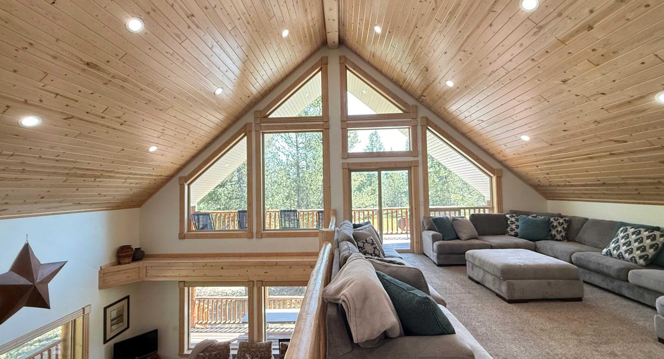 Upstairs open loft. Room for everyone to lounge and watch a movie on the smart tv.